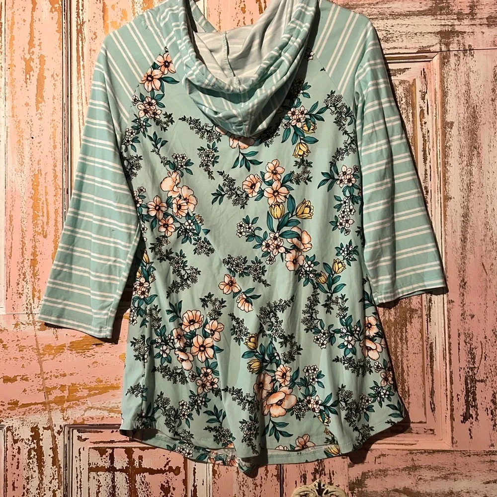 Ultra Flirt Mint Floral Hooded Tunic with Striped Sleeves